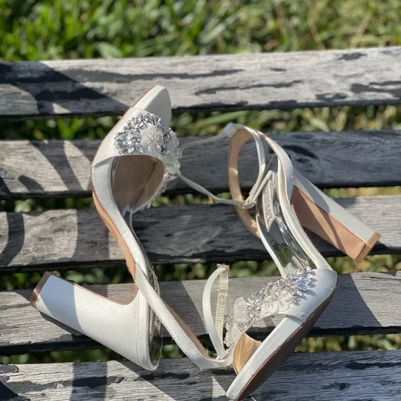 - Badgley Mischka Alexa Rhinestone flower ornament white satin embellished…8.5 - Picture 10 of 16